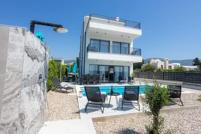 Beachfront Villa Wave with Pool