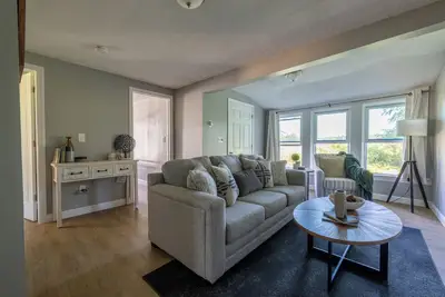 Image de Our home boasts gorgeous views and a short walk from the beach & marina.
