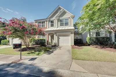 Image de Charlotte Townhome w/ Deck: 18 Mi to Downtown!
