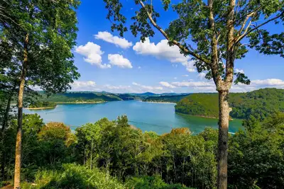 Image de Newly Built Lake Home! ! ! This modern home has more to offer than just space!