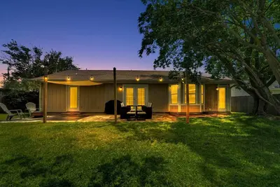 Image de Two Spaces in One Main House and Guest House 25 Min to Pcb