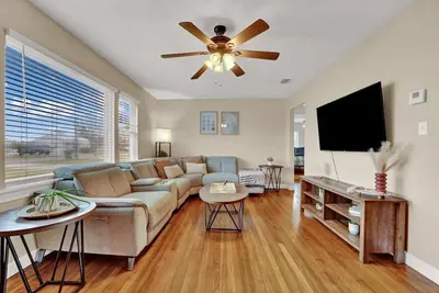 Image de Luxury Bathroom Home with Game Room 25 Mins to Pcb