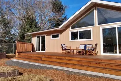 Image de Jane's Creekside Garden 3br/2ba Home