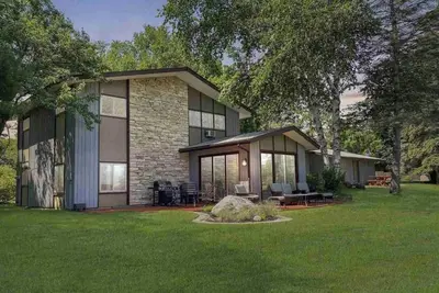 Image de Lake Home, 1st Floor only, in a quiet Lake Antoine neighborhood.