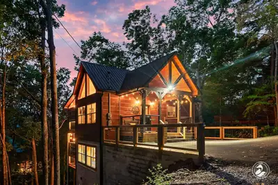 Image de New Cabin! The Cozy Fox 🦊 Only 1. 7 miles to Strip, Game Rm, Hot Tub, Ev Charger