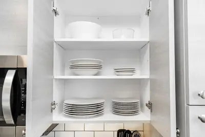 Image de Sunny, Spacious 3 Br. Suite, close to downtown