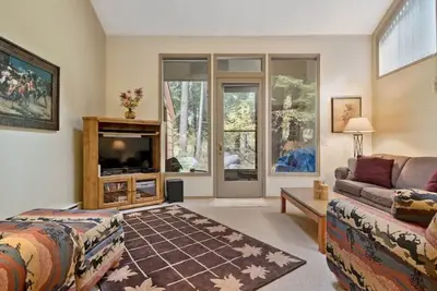 Image de Perfect location, spacious condo w/ many amenities<br>