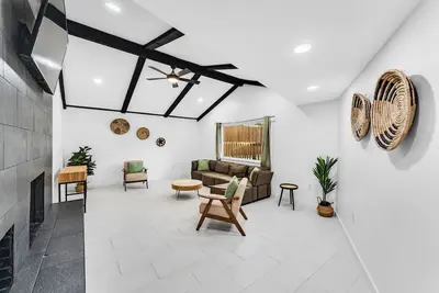 Image de Modern Home / 3 Rooms / 12 Minutes from Downtown Dallas