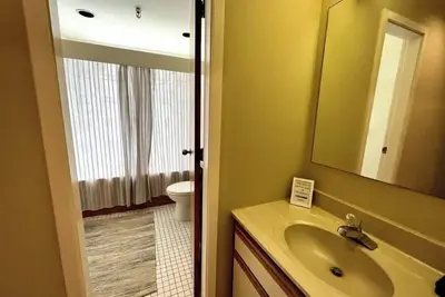 Image de Mtn. view, easy access to village