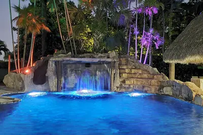 Image de Perfect Family Staycation! Slide\/Waterfall, 4br\/4ba, Outdoor Kitchen, Game Room