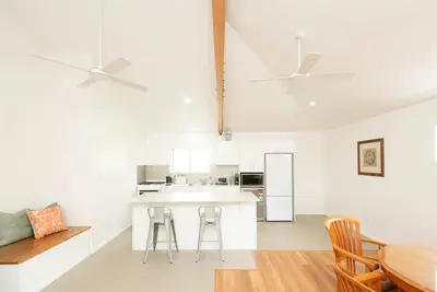 Image de 1 bedroom 1 bath house w patio incl car