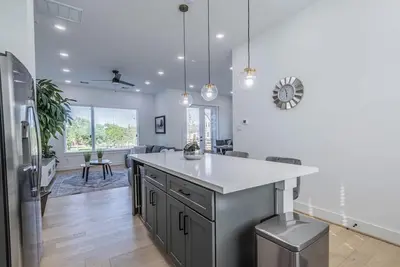 Image de Stunning 3 story luxury downtown Houston retreat, designed for comfort and style