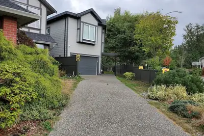 Image de Spacious Ground floor Independent unit. Self checking, 750 sf.