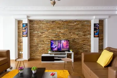 Image de 4 Bedroom Fully Furnished Skyline Apartment