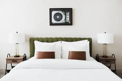 Image de Serene 1br Unit Downtown
