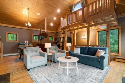 Image de Quiet Woodsy Wolverine Home