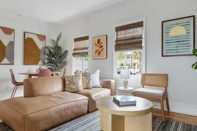 Image de Downtown near King St - 4br/2ba