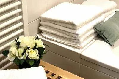 Image de Exklusives Appartement mit Garten in Schlossnähe