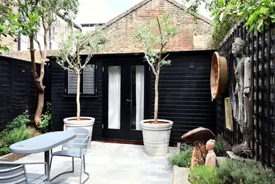 Image de Stunning 1/2 Bed Garden Apartment W5