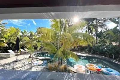 Image de New Modern Home Pool/Jacuzzi near Beach & Legoland