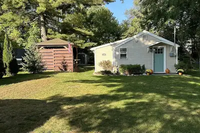 Image de Tiny & Cute Houghton Lake Cottage With Dock, Pontoon Boat & Golf Cart