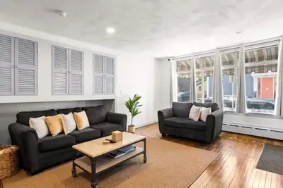 Image de Newly Renovated Downtown Salem Apartment! !