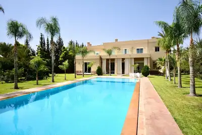 Image de Villa 1400m2. 7 suites. Terrain 1 ha. Piscine semi-olympique. Riad. Hammam.