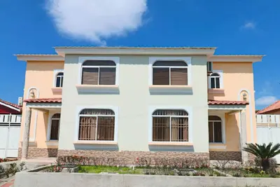 Image de Exclusive and Unique House of its Kind in Sariland Urbanization