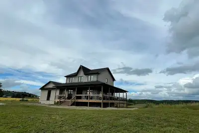 Image de Estate house with forested land, stunning scenes & sweeping valley