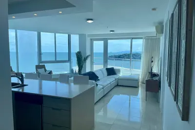 Image de 17e Beautiful 2-Bedroom Ocean View Apartment