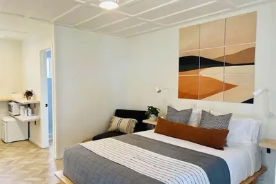 Image de Modern Motel Suite With Kitchen