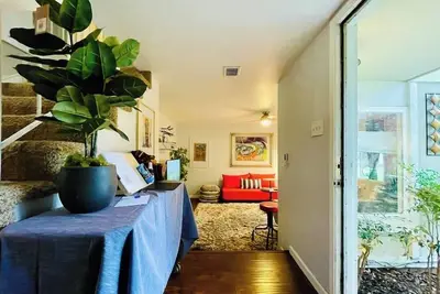 Image de Artist's Condo with 2 Bedroom & Arcade