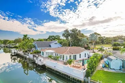 Image de Goodtimes Waterfront • Luxury Oasis• Heated Pool•5 Minutes to Indian Rocks Beach