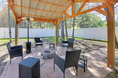 Image de Game Room + Patio: Pet-Friendly Oldtown Retreat