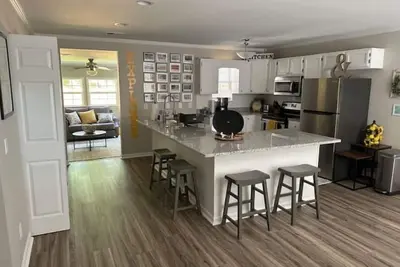 Clean, Quiet, & Cozy, Bungalow Getaway