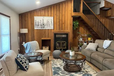 Image de Less than ten minutes away from two lakes!