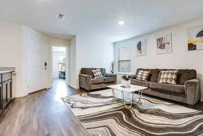 Image de 3br Moments from Goodfellow Afb!