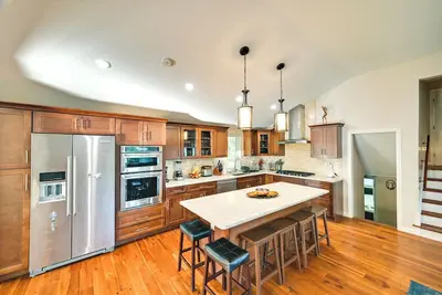 Image de Waltham Vacation Rental ~ 12 Mi to Downtown Boston