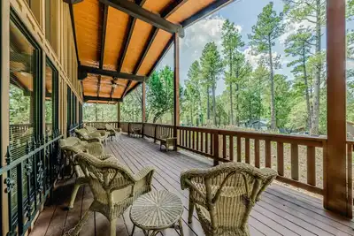 Image de Hidden Buffalo Lodge | Sleeps 14 • Hot Tub • Porch