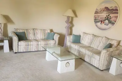 Image de 6 month contract, short-term rental. 2 bed/2 bath in quiet neighborhood.