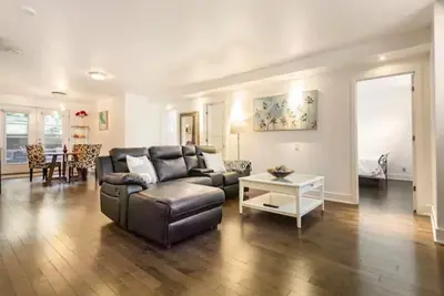 Image de *Stylish quiet clean-Entire unit separate entrance