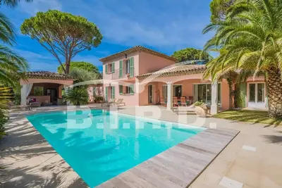 Image de Villa dans un domaine sécurisé à Grimaud