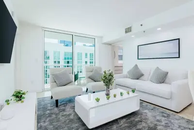 Image de Bright and Cozy 3  Bedroom