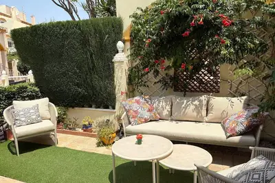 Image de Charmante villa toute l'année avec solarium privé et piscine attenante, idéale pour vos animaux