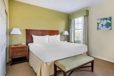 Image de Comfort and Convenience! Full Kitchen, Swimming Pool, Free Shuttle!