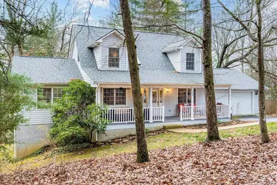 Image de Asheville Cottage Retreat by AvantStay | A+ Charm