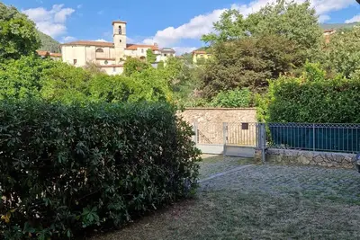 Image de Relax in this quiet space centrally located in Massa.