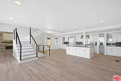 Image de Cozy Modern home with a beautiful view in Malibu