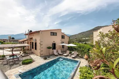 Image de Joel Living Collection - Rustic Villa