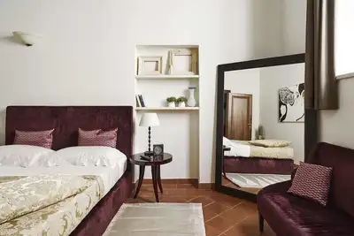 Image de Elegant apartment in historic building city center